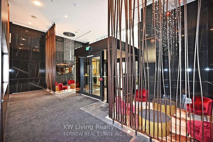 Property Photo:  11 Yorkville Avenue 2106  ON M4W 1L2 