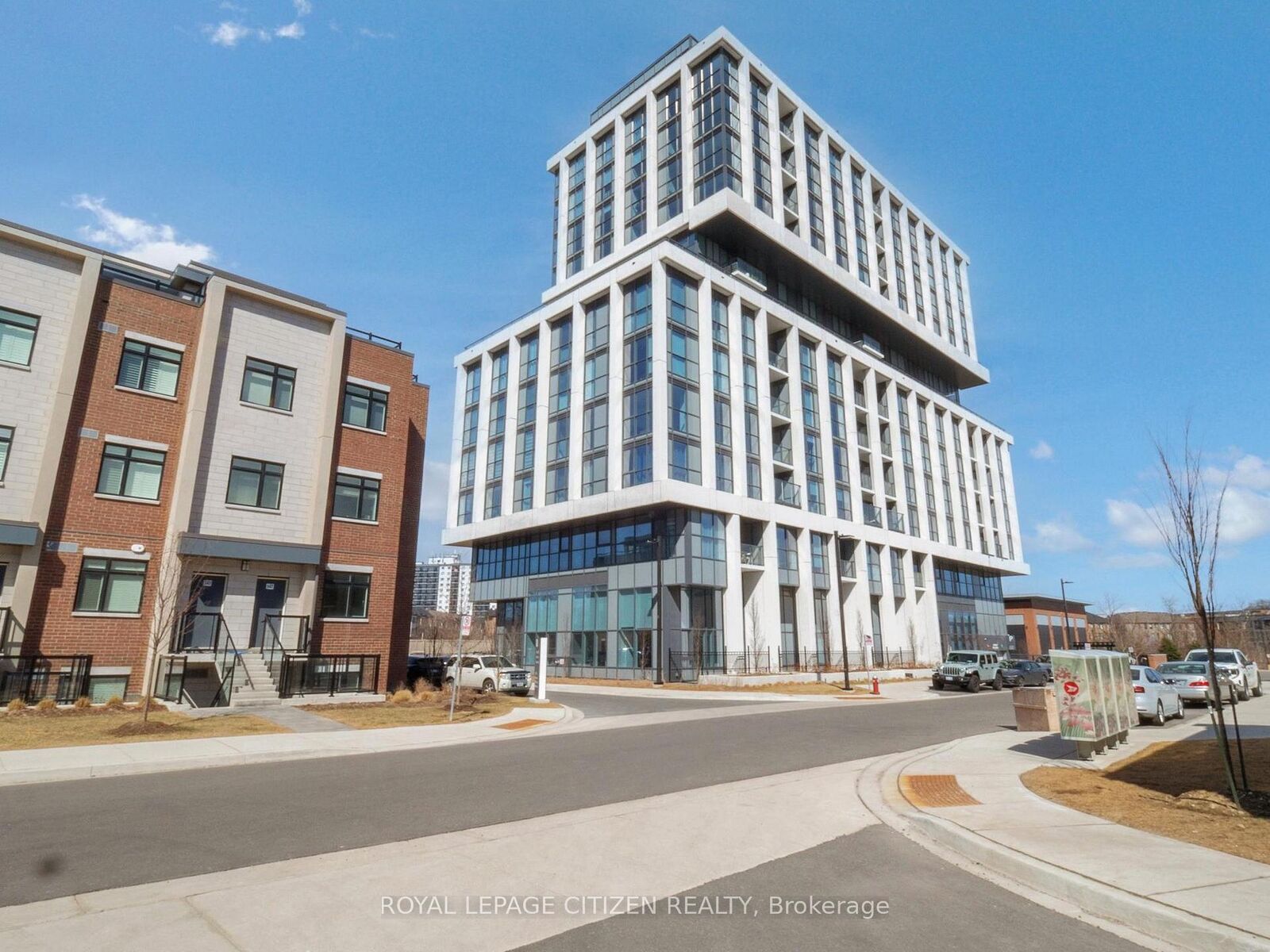Property Photo: 1063 Douglas McCurdy Comm N/A 701 ON L5G 0C5