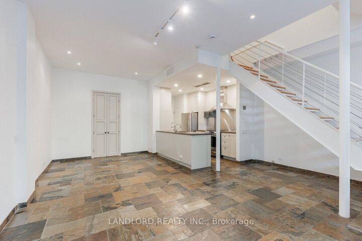 Property Photo:  33 Price Street 3  ON M4W 1Z1 