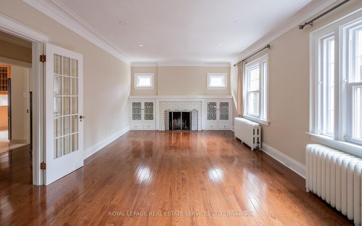 Property Photo:  56 Ridley Boulevard  ON M5M 3L4 