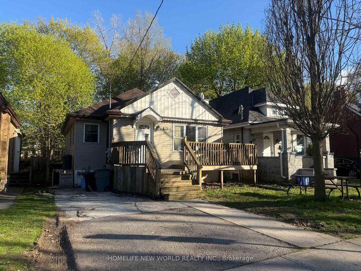 Property Photo:  235 Bernard Avenue Lower Level  ON M2K 1Z4 
