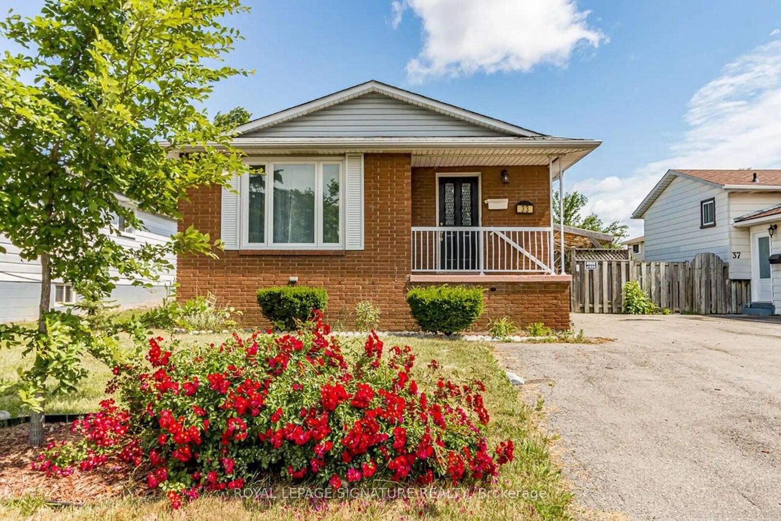 Property Photo:  33 Behan Street Upper  ON L8T 4N5 