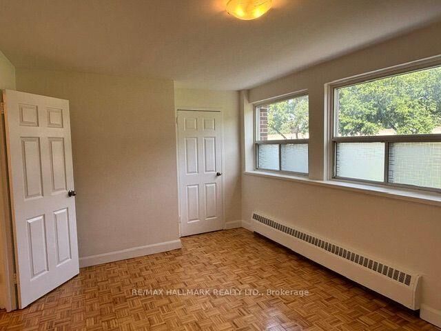 Property Photo: 515 North Service Road 2-102 ON L5A 1B3