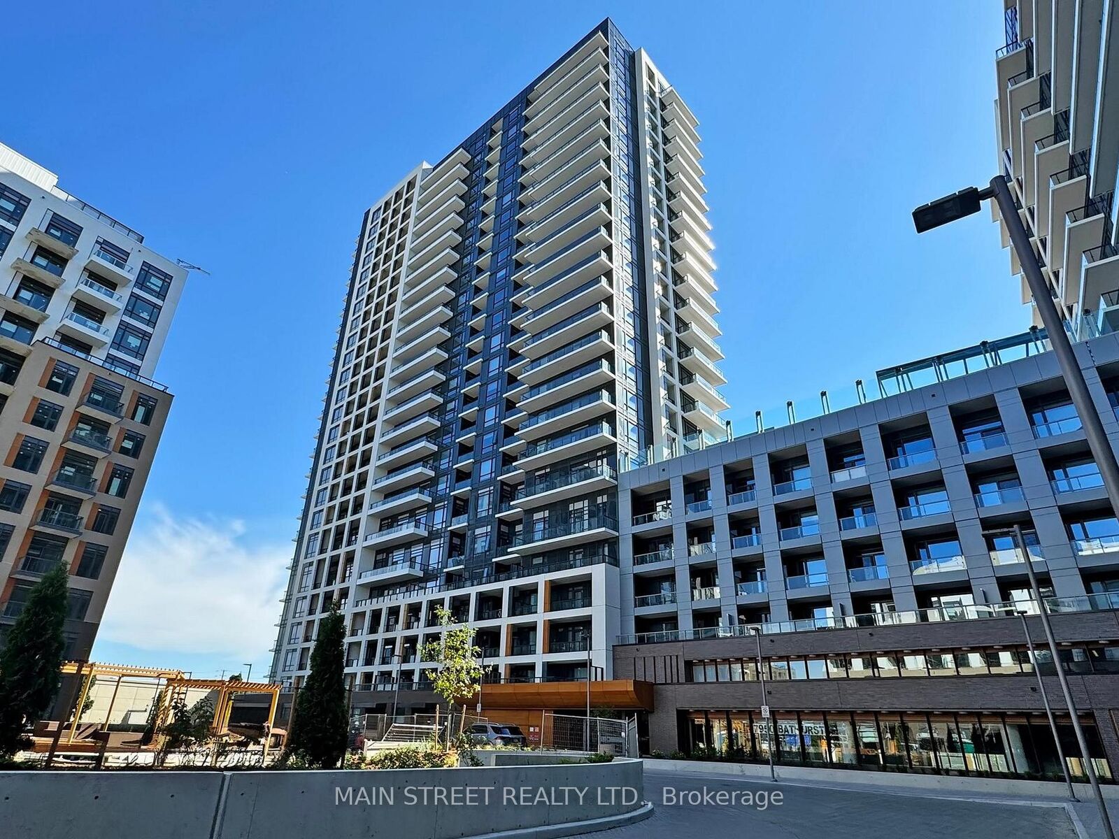 Property Photo:  7950 Bathurst Street 617  ON L4J 0L4 
