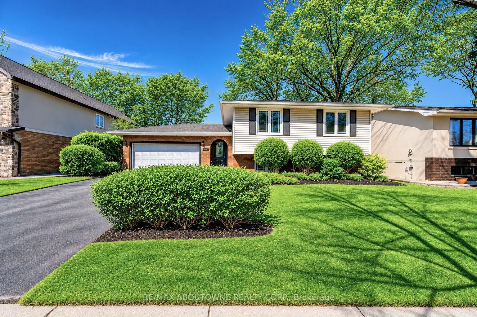 Property Photo:  2165 Dunedin Road  ON L6J 5V2 
