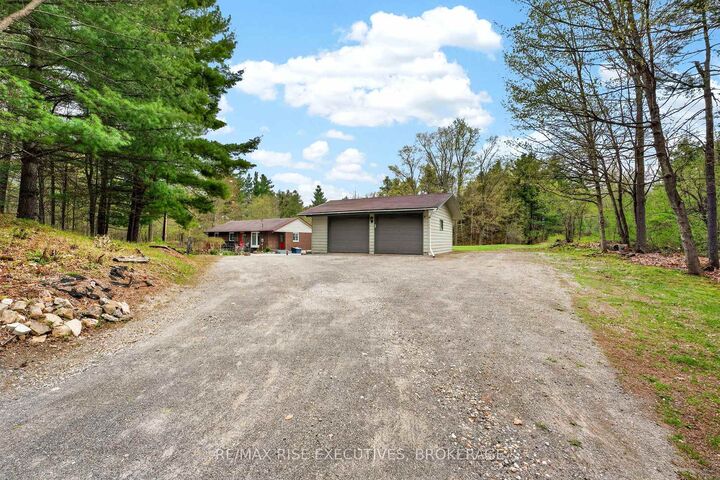 2405 Rideau Ferry Road — photo 1