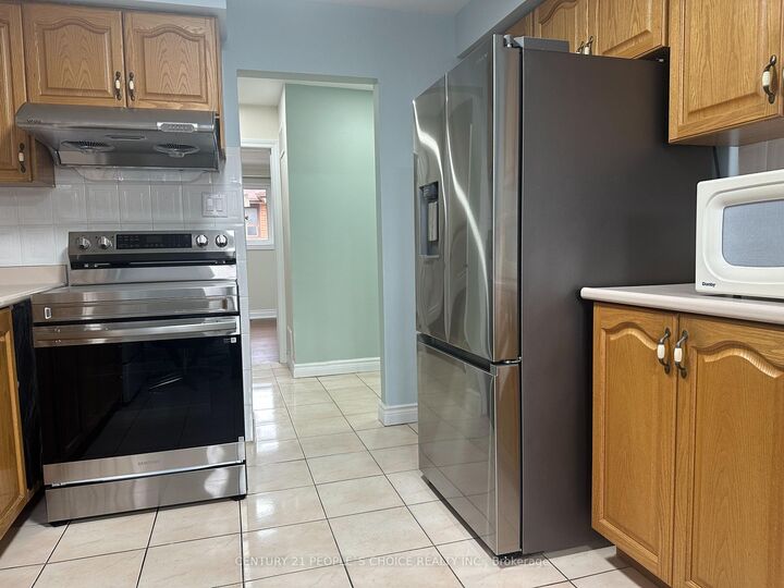 Property Photo:  7490 Middleshire Drive  ON L4T 3S2 
