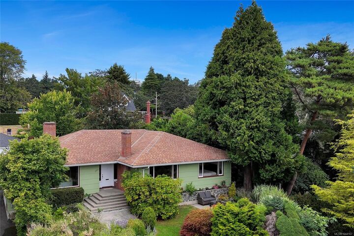 Property Photo: 1554 Montgomery Ave BC V8S 1T4
