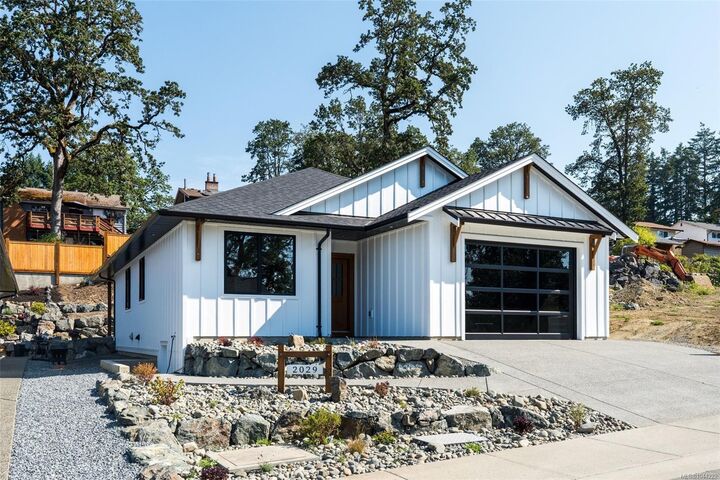 2029 Oakhill Pl — photo 1