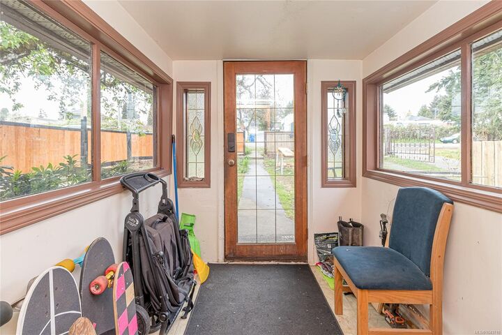 Property Photo: 451 Irwin St BC V9R 4X9