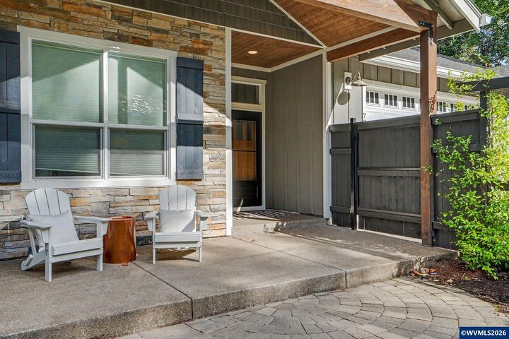 Property Photo: 734 Cascade Dr NW OR 97304