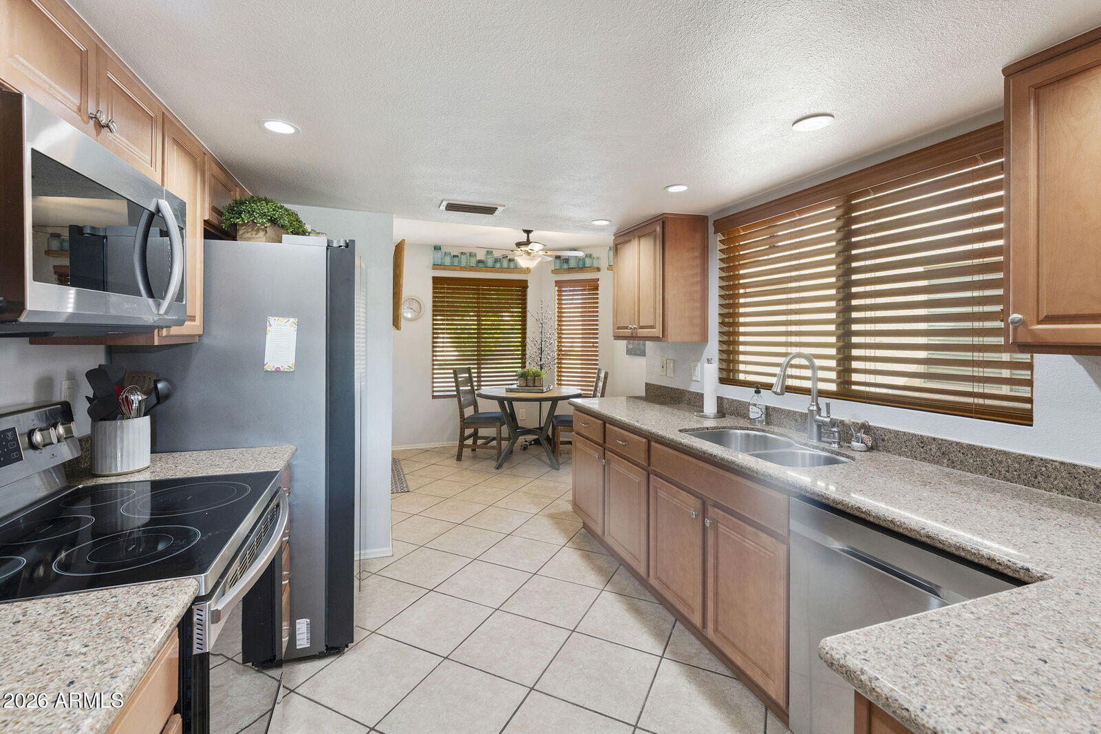 Property Photo: 725 S Arrowwood Way AZ 85208