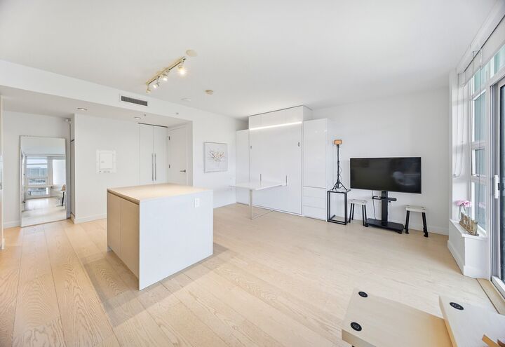 Property Photo:  1289 Hornby Street 2103  BC V6Z 0G7 