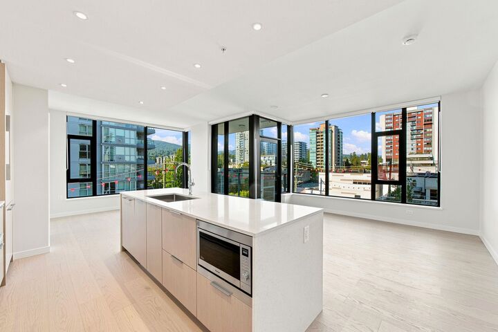 Property Photo:  128 W 15th Street 403  BC V7M 1R5 