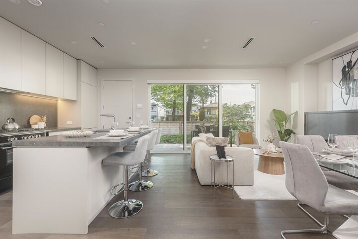 Property Photo: 638 E 46th Avenue 1 BC V5W 2A3