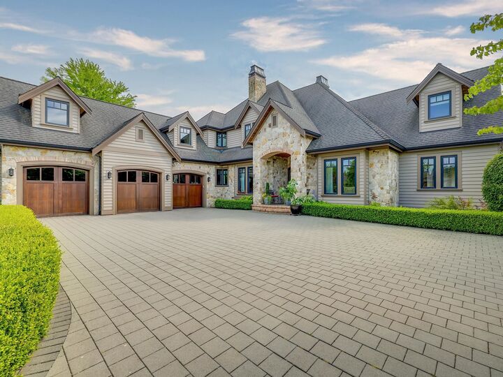 Property Photo: 20152 2 Avenue BC V2Z 0A3