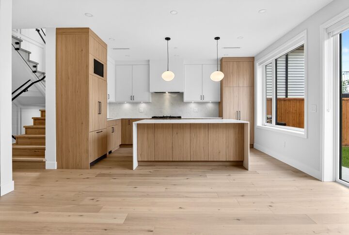 Property Photo: 2741 E 7th Avenue 2 BC V5M 1T8