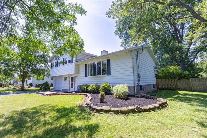 Property Photo:  8 Lomar Drive  NY 14456 