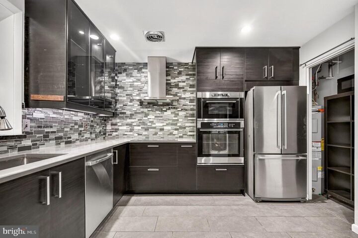 Property Photo:  2212 S Randolph Street 1  VA 22204 