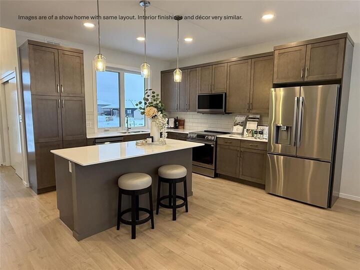 Property Photo:  49 Falcon Cove  MB R5A 0B6 