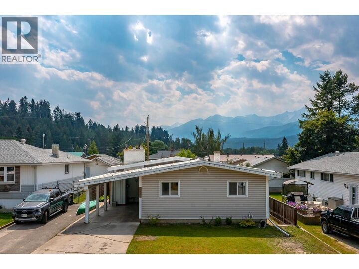 Property Photo:  1206 12th  South Street  BC V0A 1H0 