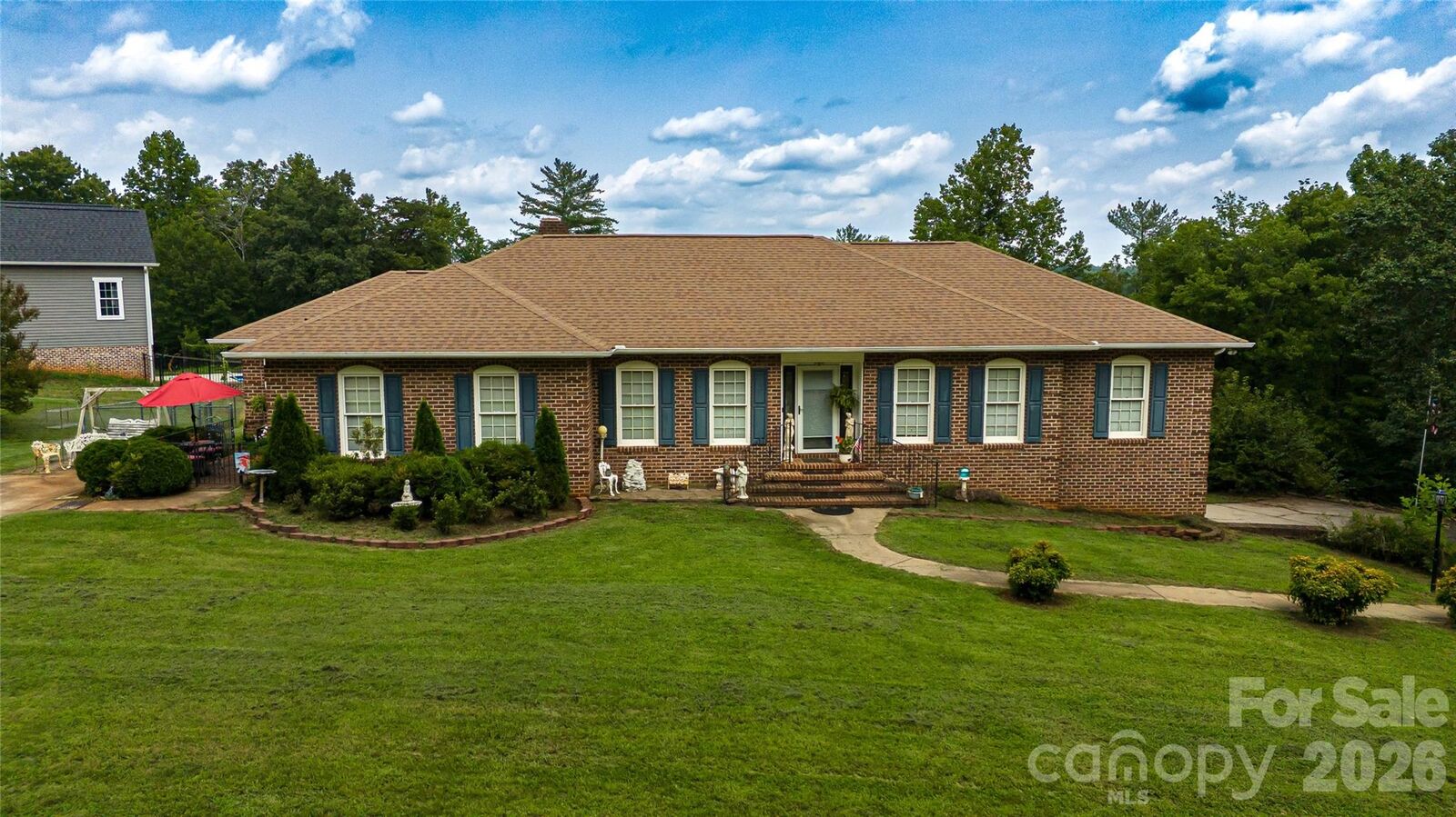 Property Photo: 100 Oakridge Lane NC 28655