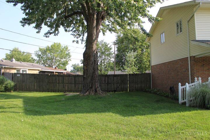 Property Photo:  1060 Mayfair Drive  OH 45177 