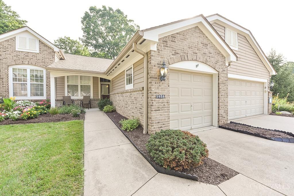 Property Photo: 5958 Castlewood Crossing OH 45150