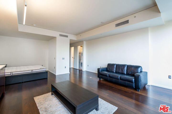 Property Photo: 1155 S Grand Ave, Unit 713 CA 90015