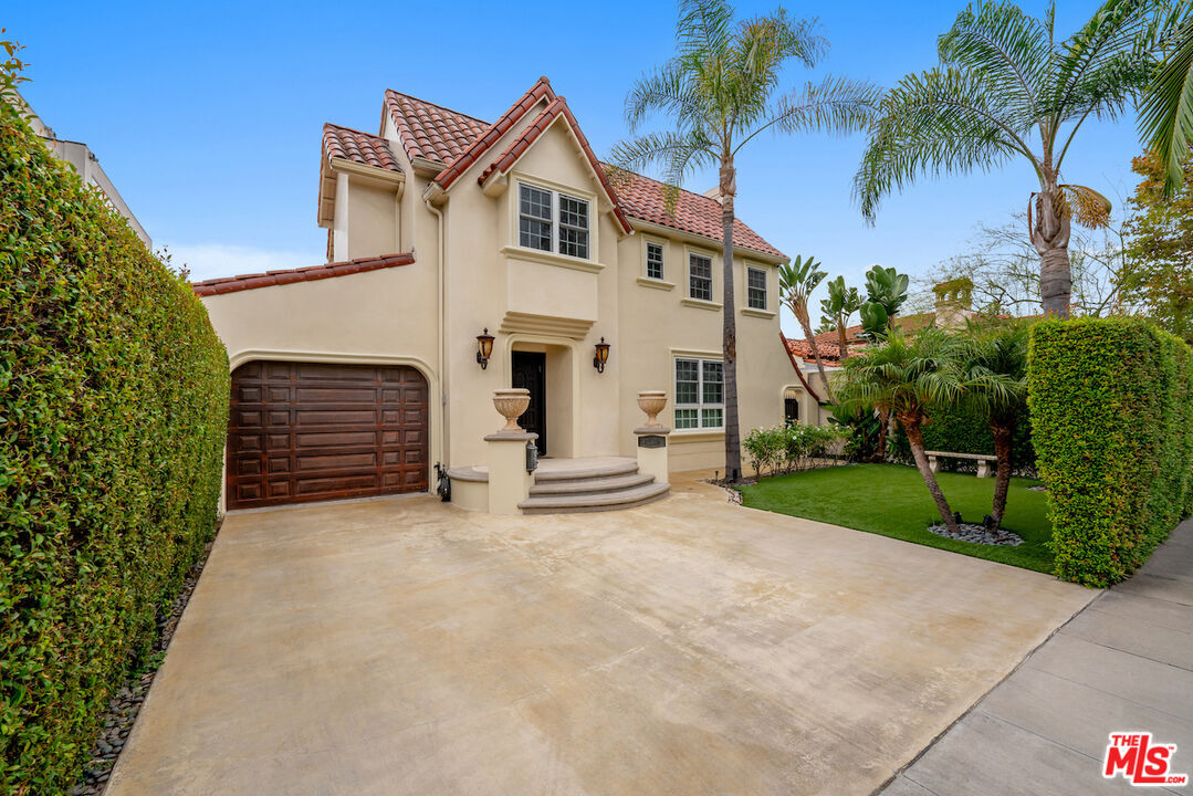 Property Photo:  6138 Maryland Dr  CA 90048 