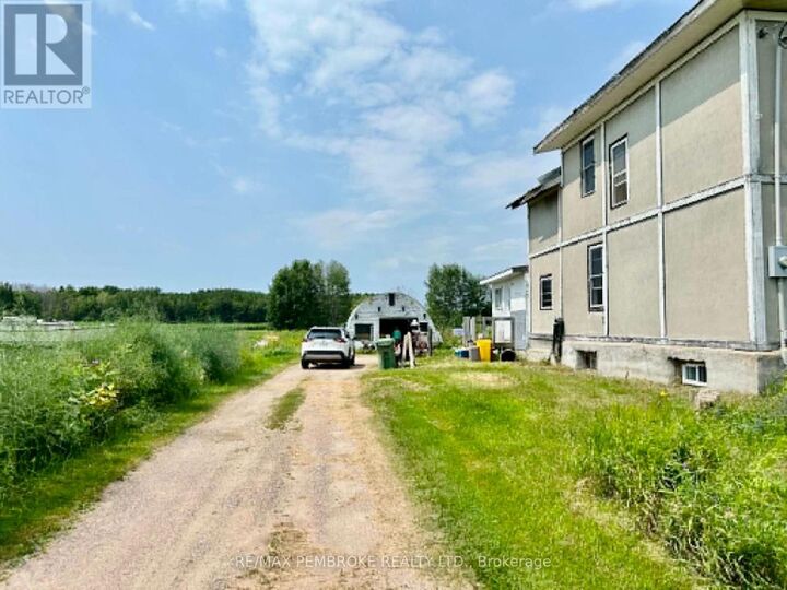 Property Photo:  827 B Line Road  ON K8A 6W5 