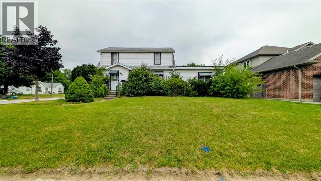 Property Photo:  17 Albert Street  ON N7V 1P8 