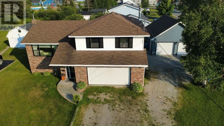 10 Castlewood Drive — photo 1