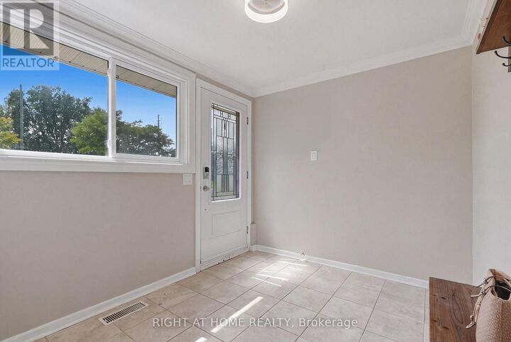 Property Photo:  2346 Edwin Crescent  ON K2C 1H7 