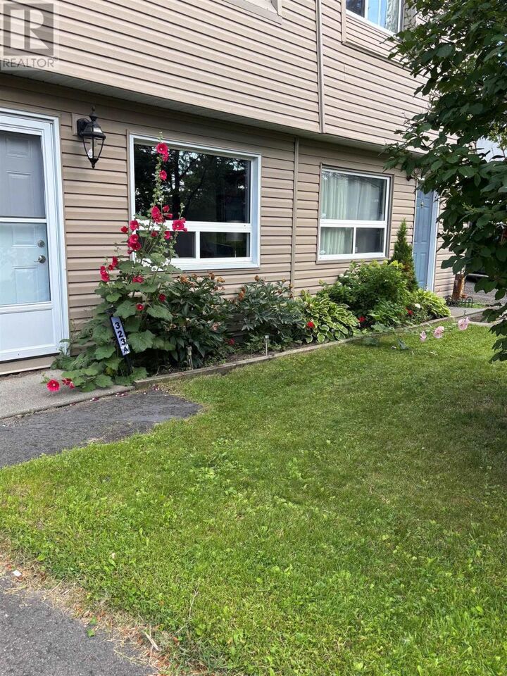 Property Photo: 323A Wentworth Cres ON P7A 7S7