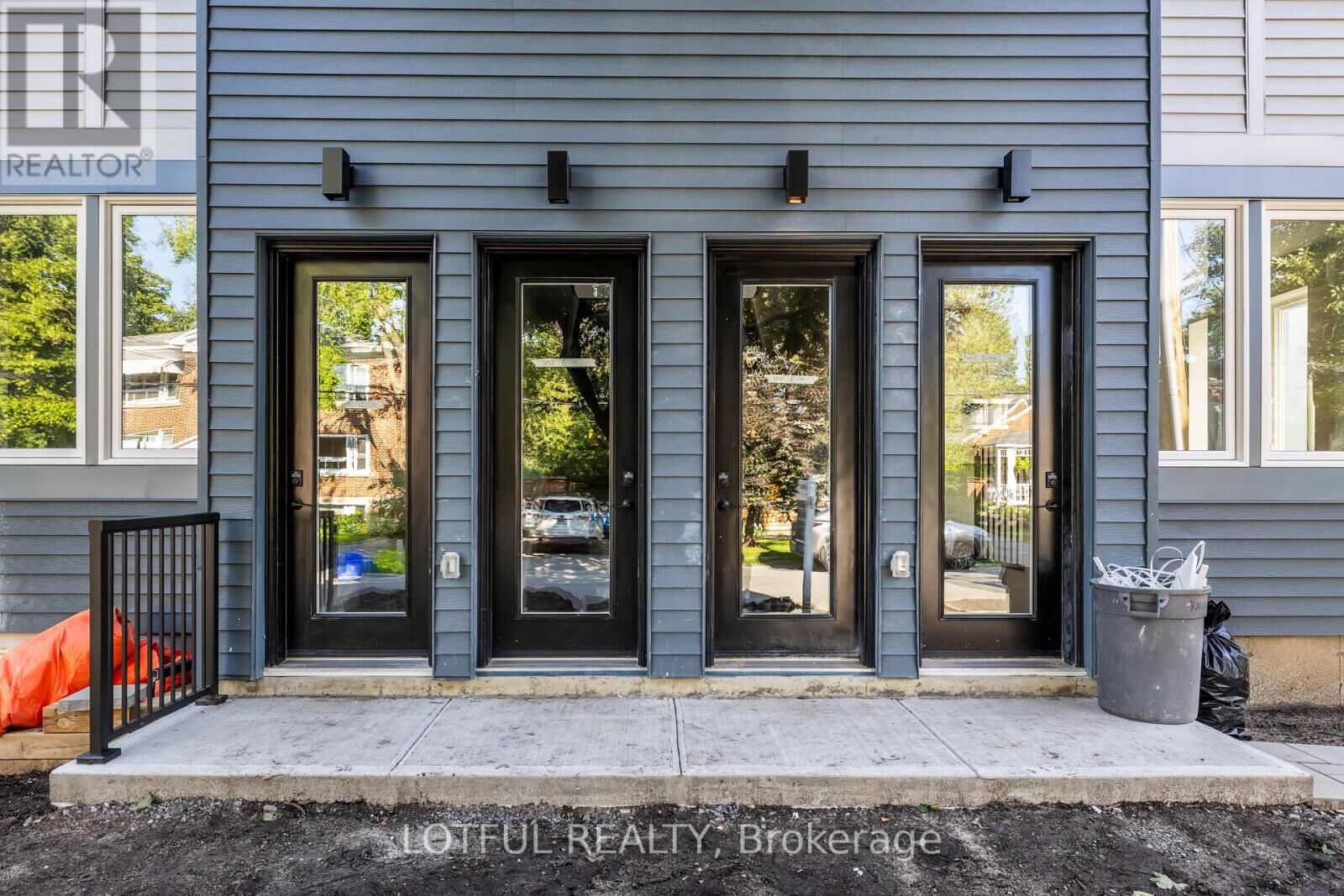 Property Photo: 516 Tweedsmuir Avenue West A ON K1Z 5N9