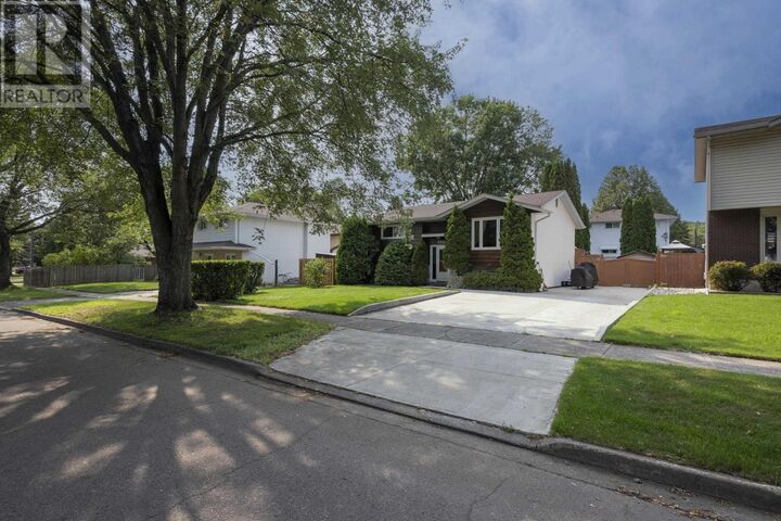 Property Photo: 256 Fairbanks Cres ON P7B 5L9