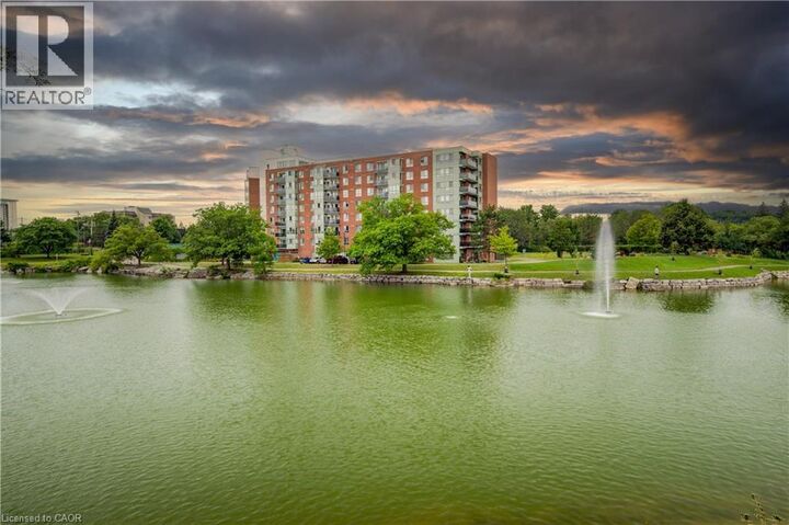 Property Photo:  30 Blue Springs Drive Ph14  ON N2J 4T2 