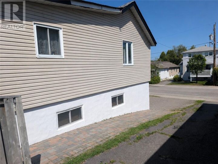 Property Photo: 403 Queen Street ON P3B 2K5