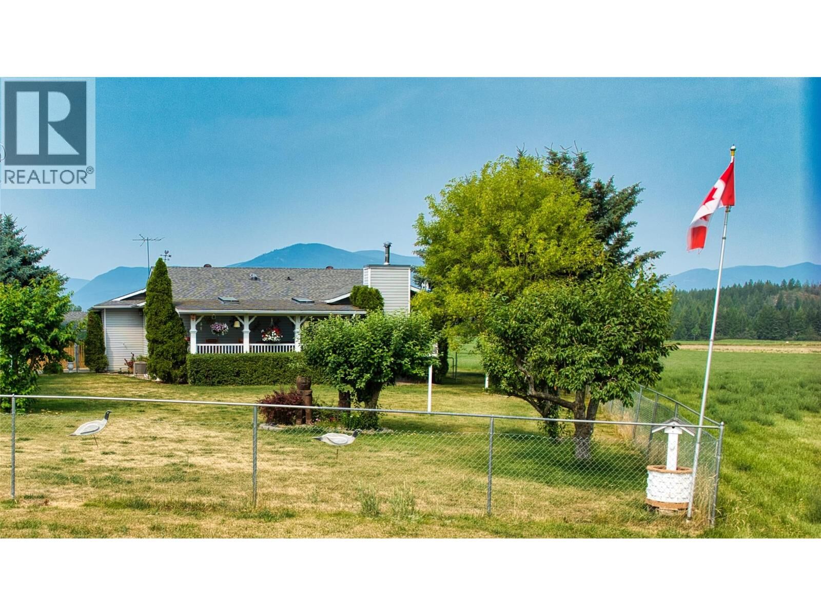 Property Photo: 915 Hushcroft Rd Street BC V0B 1G2