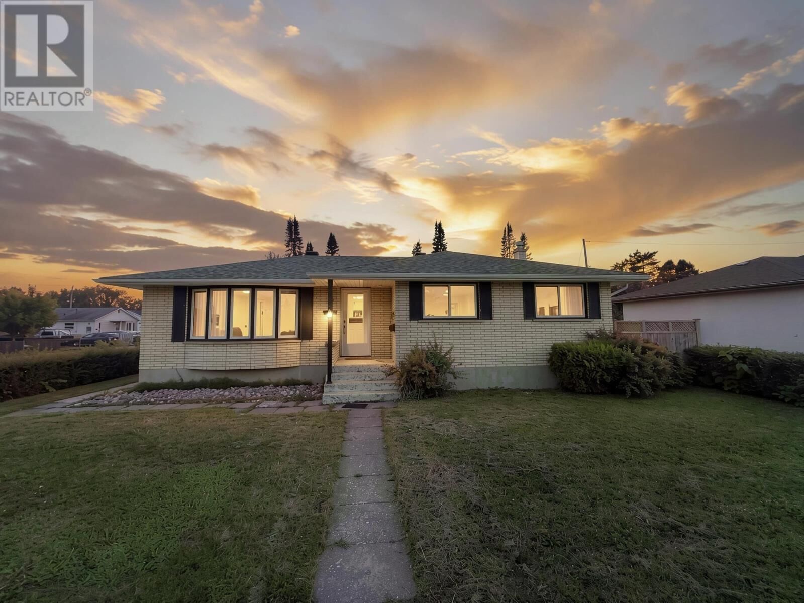 Property Photo: 400 Victoria Ave W ON P7C 1G7