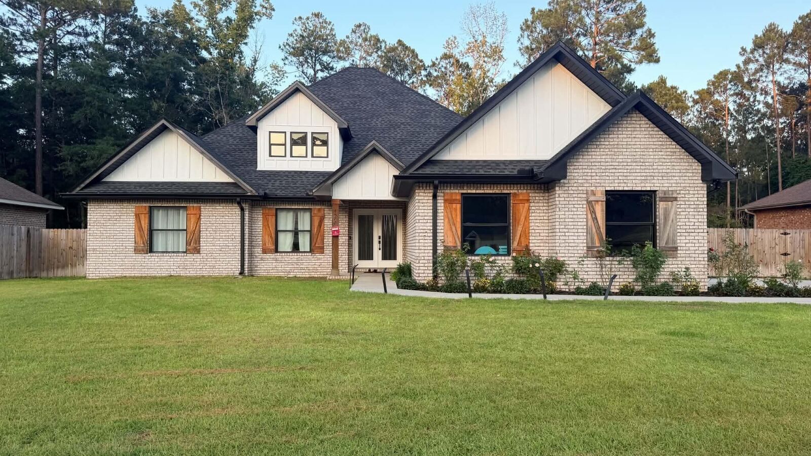 Property Photo:  4572 Ashton Circle  FL 32536 