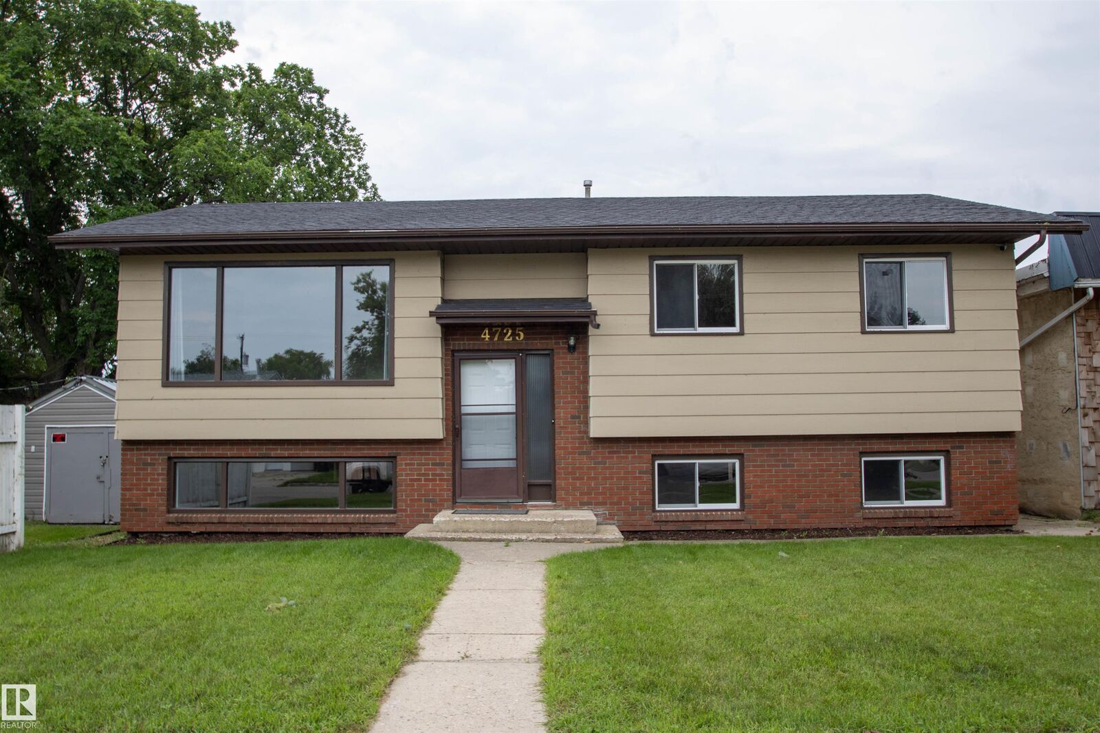 Property Photo:  4725 45 Ave  AB T0A 3A3 