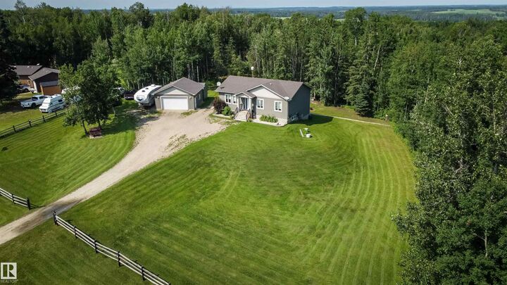 Property Photo:  55108 Rge Road 15 200  AB T0E 1V0 