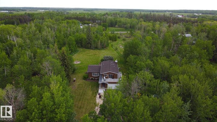Property Photo:  22549 Twp Rd 100  AB T8C 1H1 