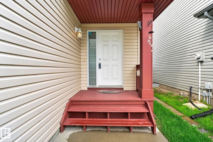 Property Photo:  3224 26 Street NW  AB T6T 1Z3 