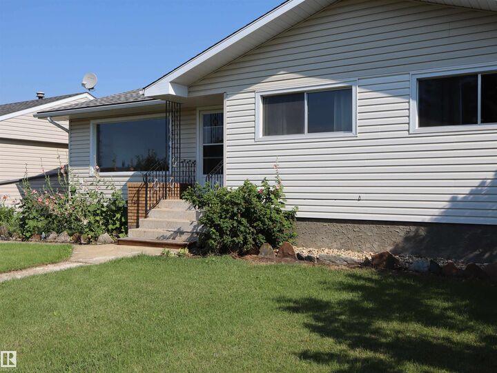 Photo de la propriété: 4306 - 55 Ave AB T7N 1K1