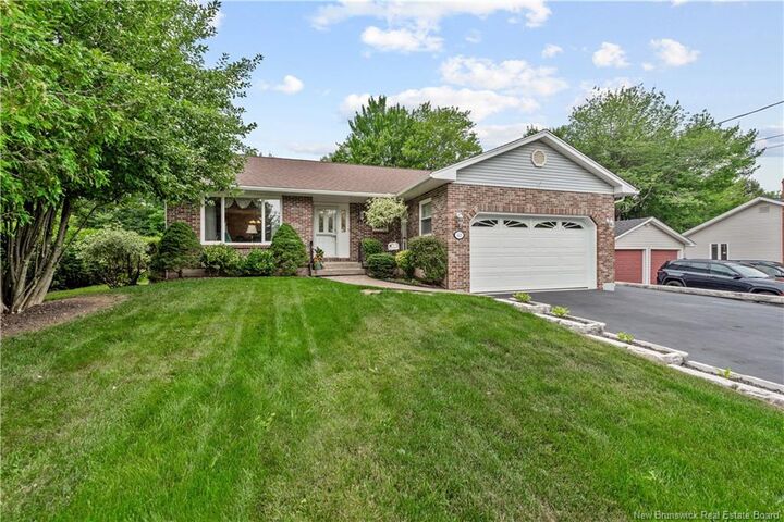 413 Blythwood Avenue — photo 1