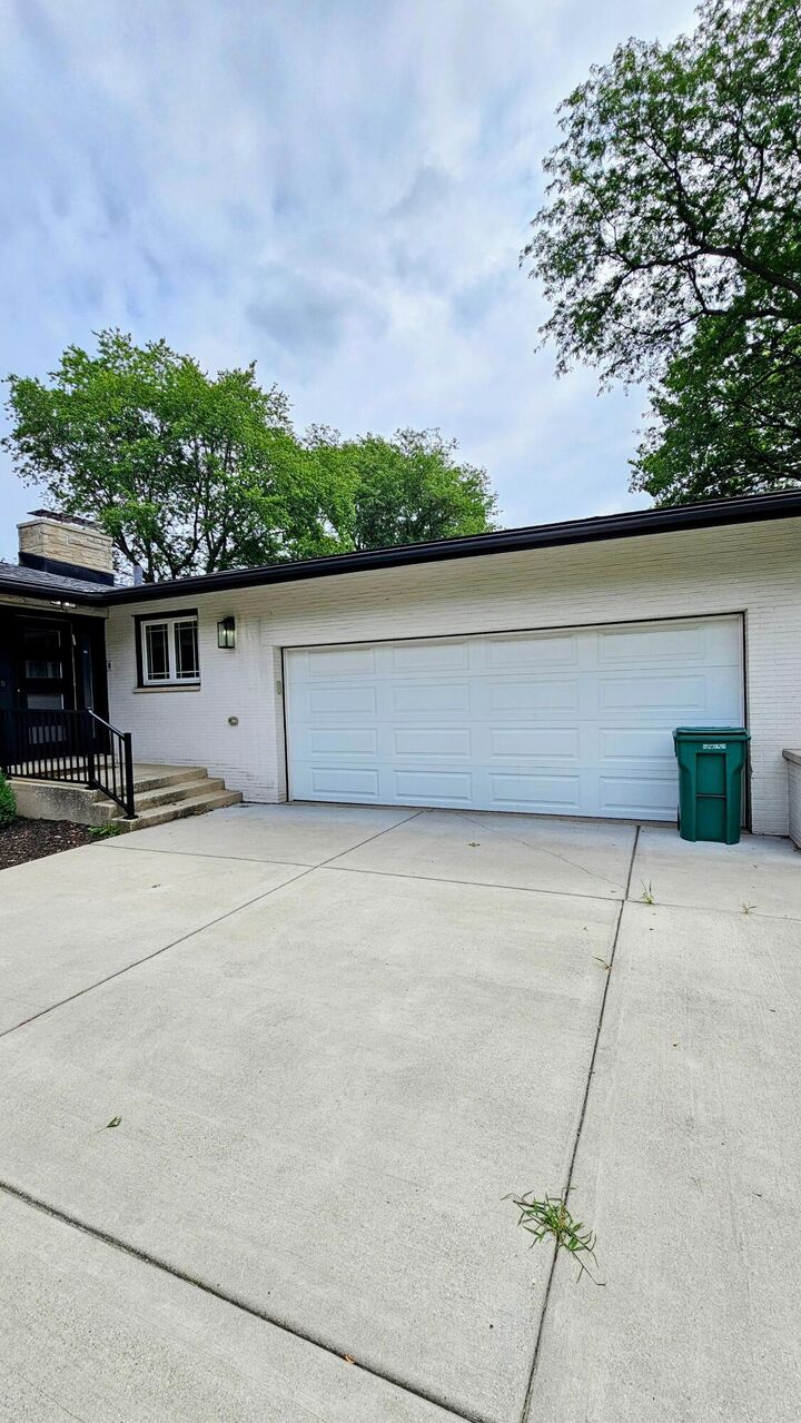 Property Photo:  1411 Kraft Drive  IN 46321 