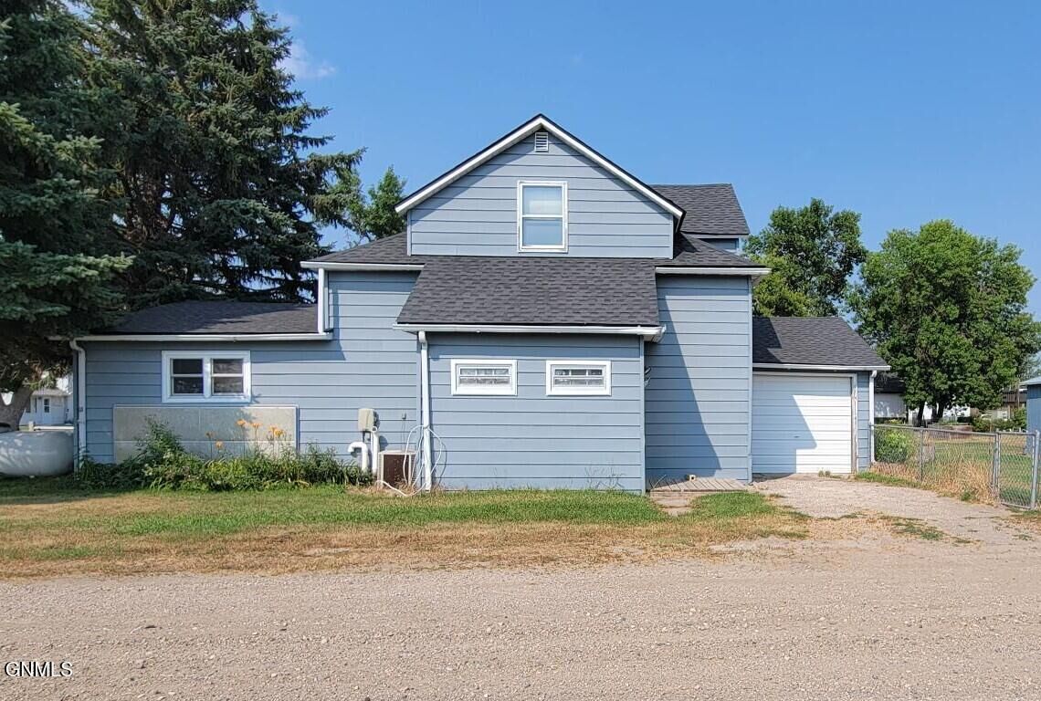 Property Photo:  201 Railway  ND 58492 